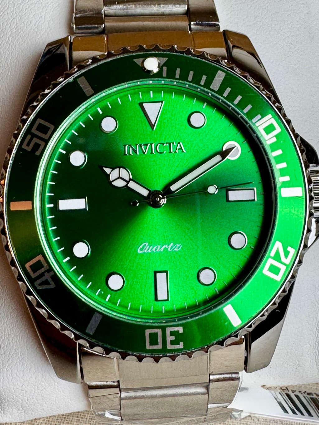 Invicta Green Dial Hulk 42mm Mens Quartz Dive Watch 69403 Nwt